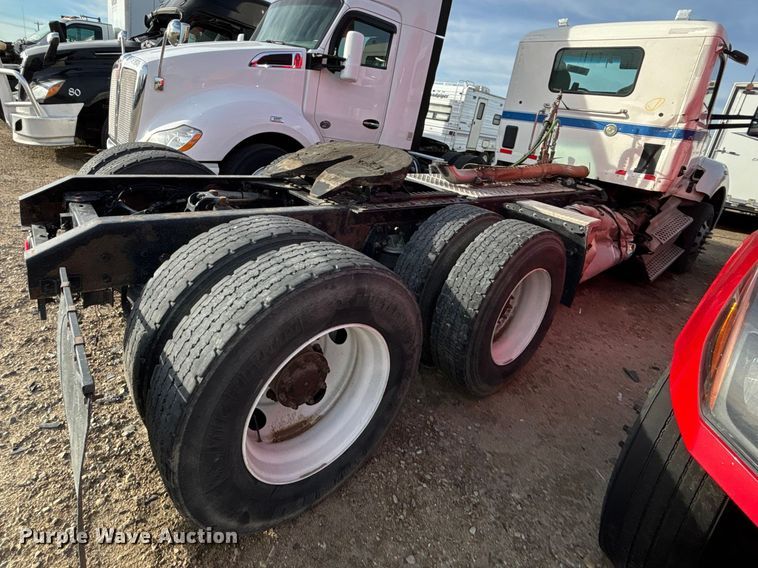 image for item YA3155 2016 Kenworth T880 semi truck