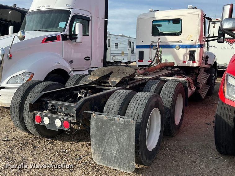 image for item YA3155 2016 Kenworth T880 semi truck