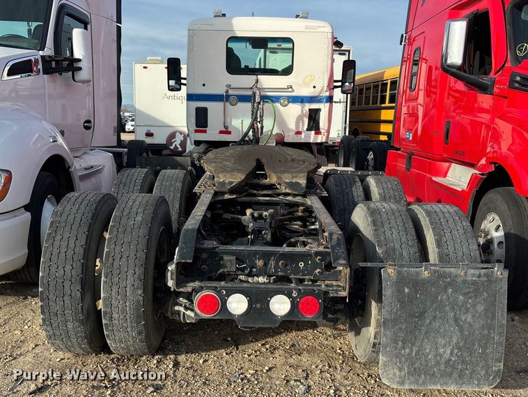 image for item YA3155 2016 Kenworth T880 semi truck
