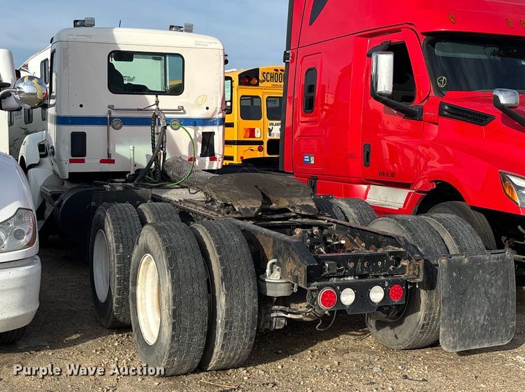 image for item YA3155 2016 Kenworth T880 semi truck