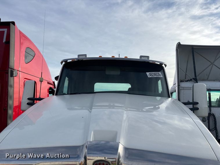 image for item YA3155 2016 Kenworth T880 semi truck