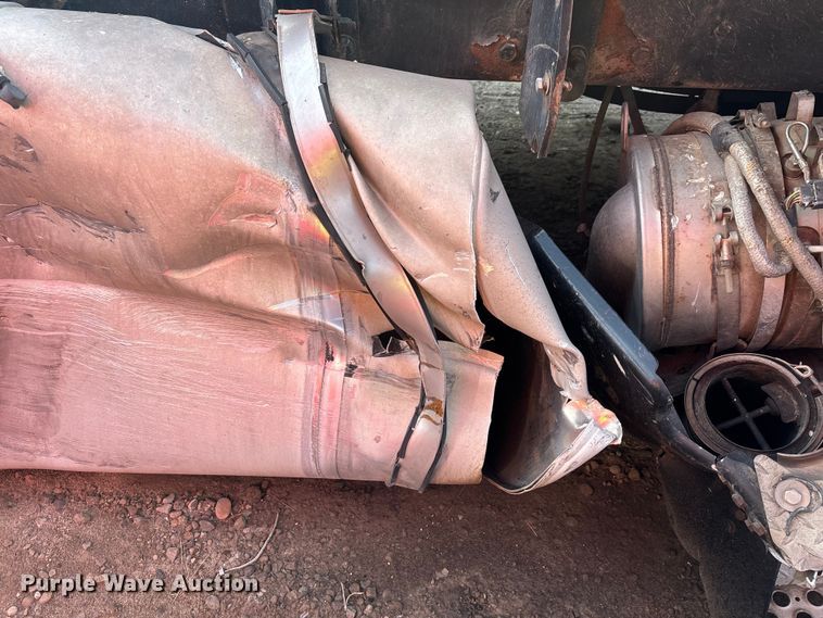 image for item YA3155 2016 Kenworth T880 semi truck