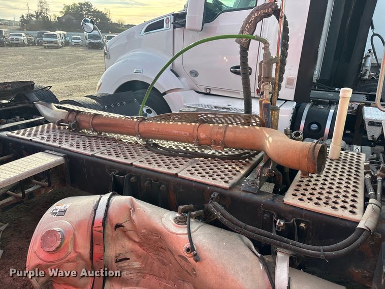 image for item YA3155 2016 Kenworth T880 semi truck