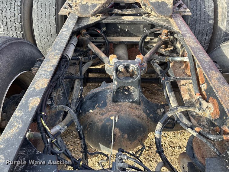 image for item YA3155 2016 Kenworth T880 semi truck
