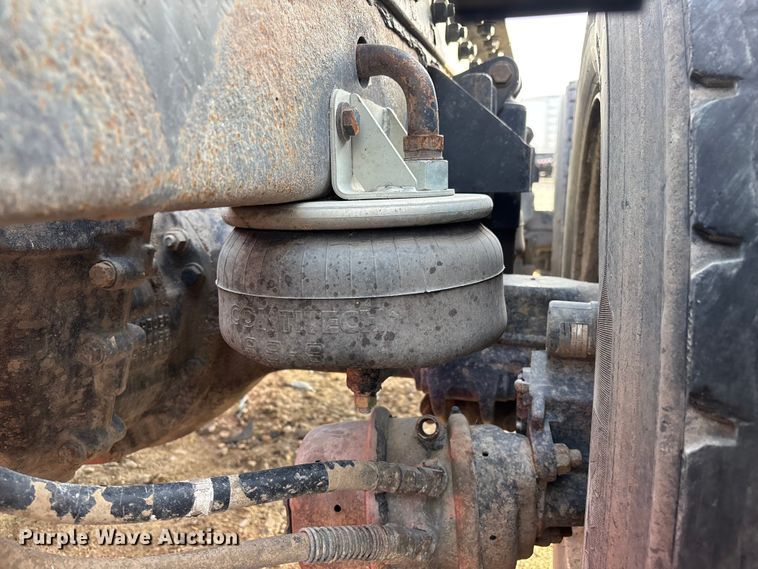 image for item YA3155 2016 Kenworth T880 semi truck