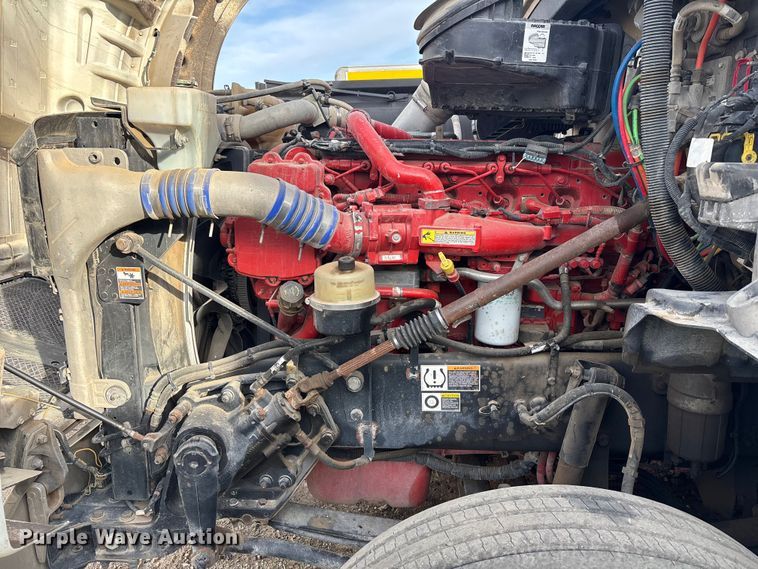 image for item YA3155 2016 Kenworth T880 semi truck