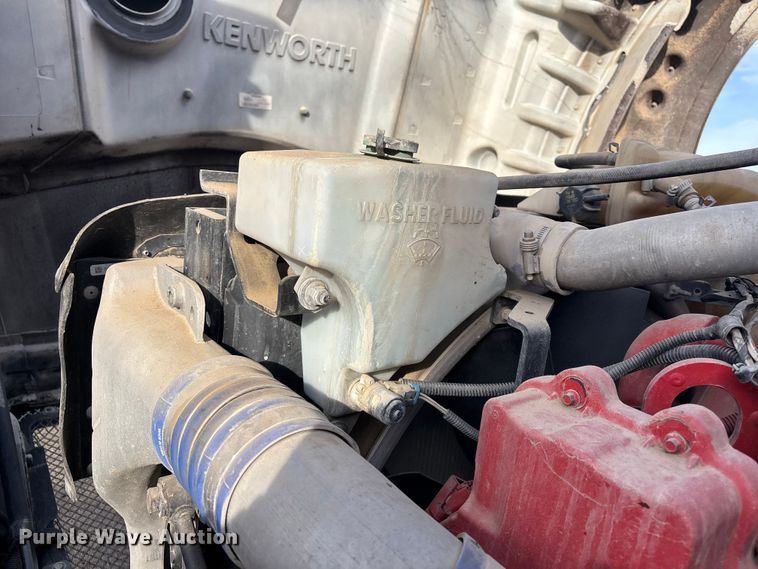 image for item YA3155 2016 Kenworth T880 semi truck