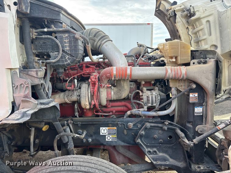 image for item YA3155 2016 Kenworth T880 semi truck