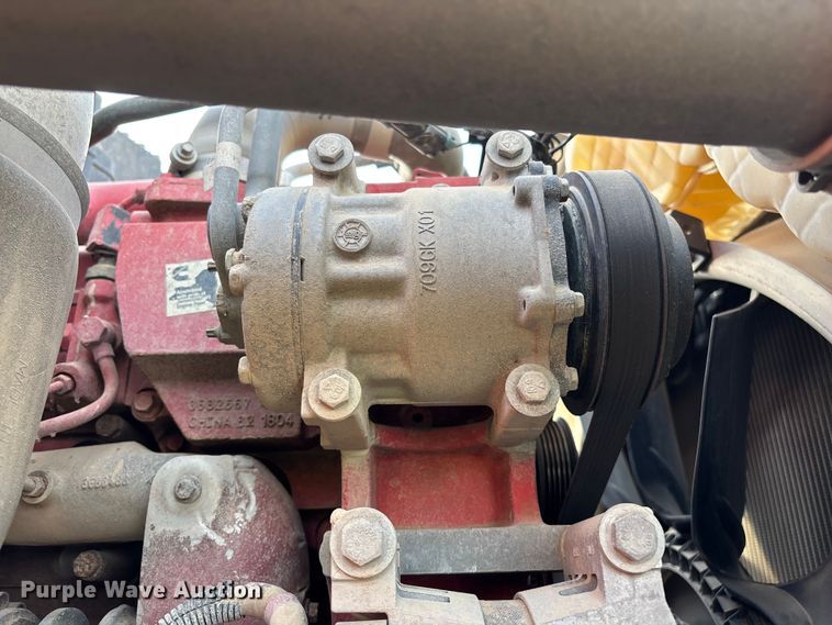 image for item YA3155 2016 Kenworth T880 semi truck