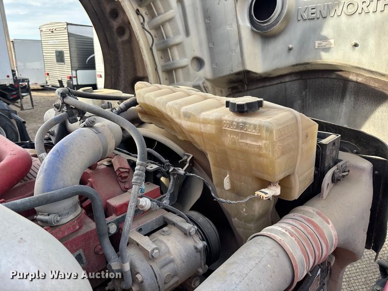 image for item YA3155 2016 Kenworth T880 semi truck