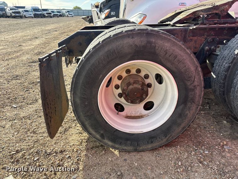 image for item YA3155 2016 Kenworth T880 semi truck