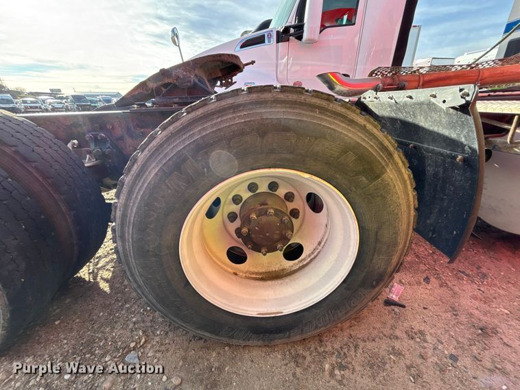 image for item YA3155 2016 Kenworth T880 semi truck