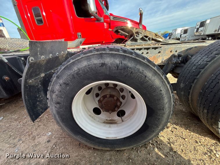 image for item YA3155 2016 Kenworth T880 semi truck
