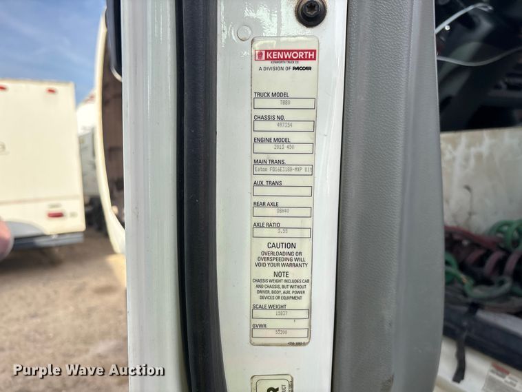 image for item YA3155 2016 Kenworth T880 semi truck