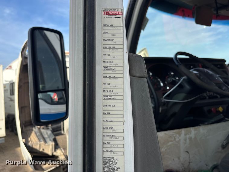image for item YA3155 2016 Kenworth T880 semi truck
