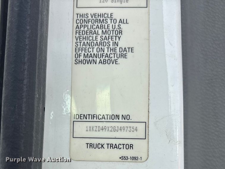 image for item YA3155 2016 Kenworth T880 semi truck