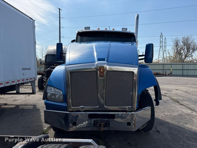 image for item YA3161 2015 Kenworth T880 semi truck
