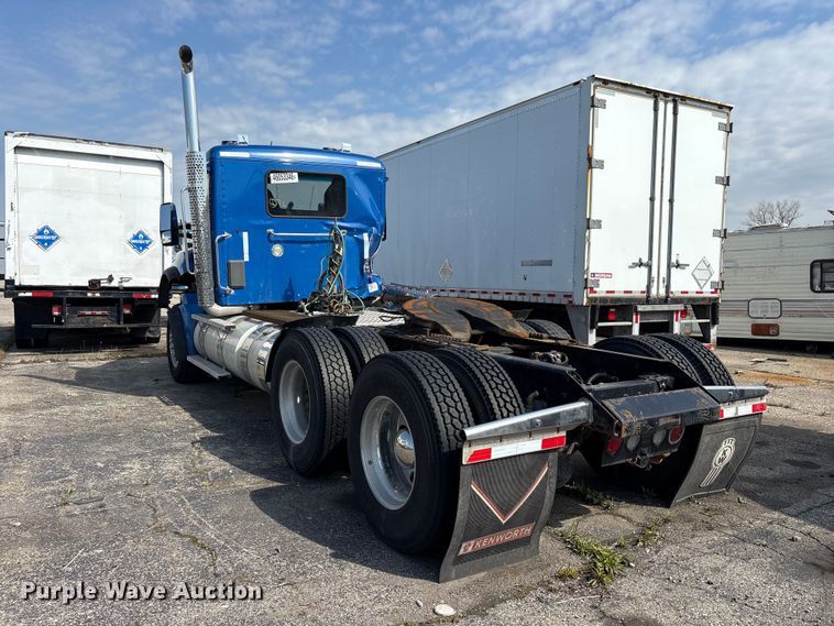 image for item YA3161 2015 Kenworth T880 semi truck