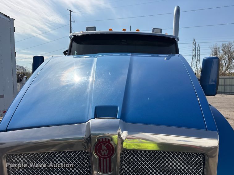 image for item YA3161 2015 Kenworth T880 semi truck