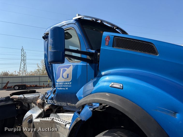 image for item YA3161 2015 Kenworth T880 semi truck