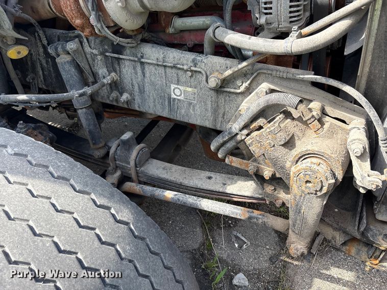 image for item YA3161 2015 Kenworth T880 semi truck