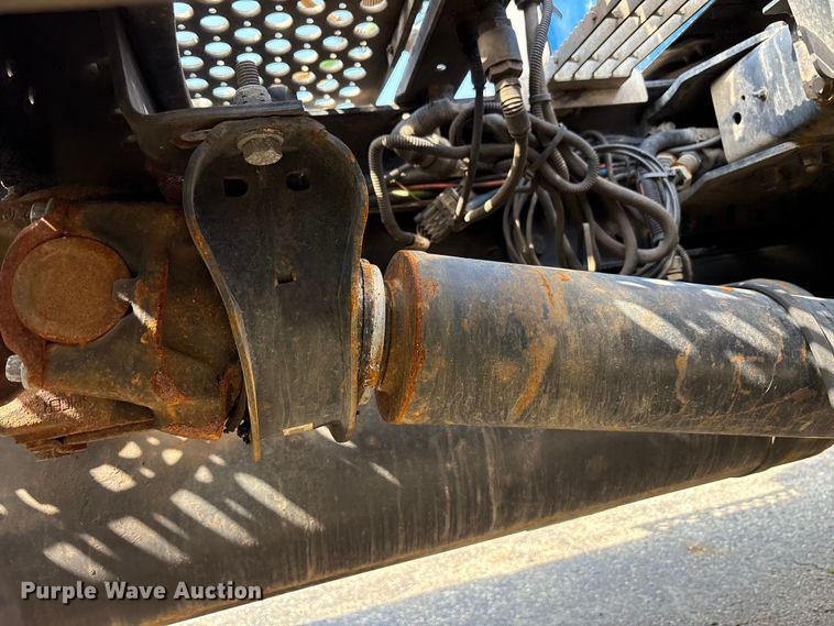 image for item YA3161 2015 Kenworth T880 semi truck