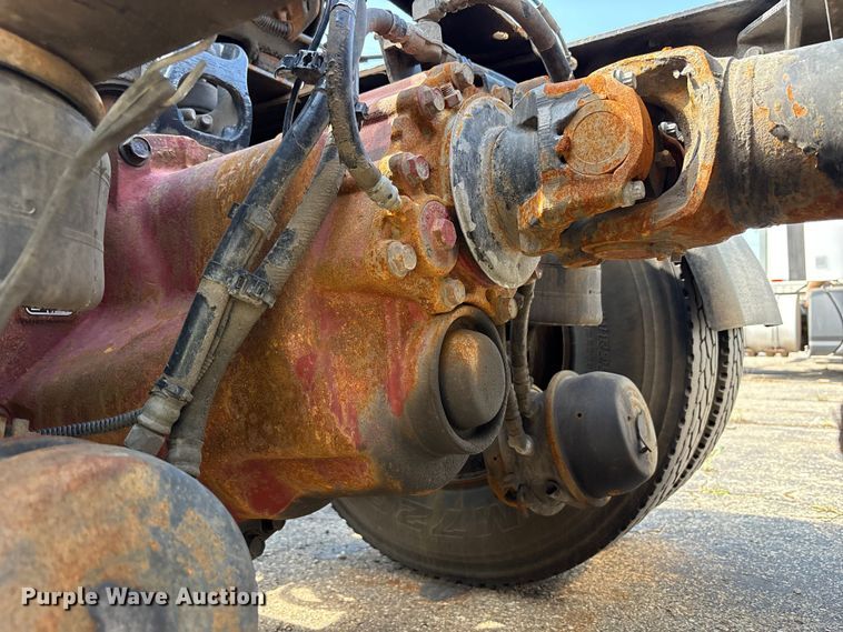 image for item YA3161 2015 Kenworth T880 semi truck