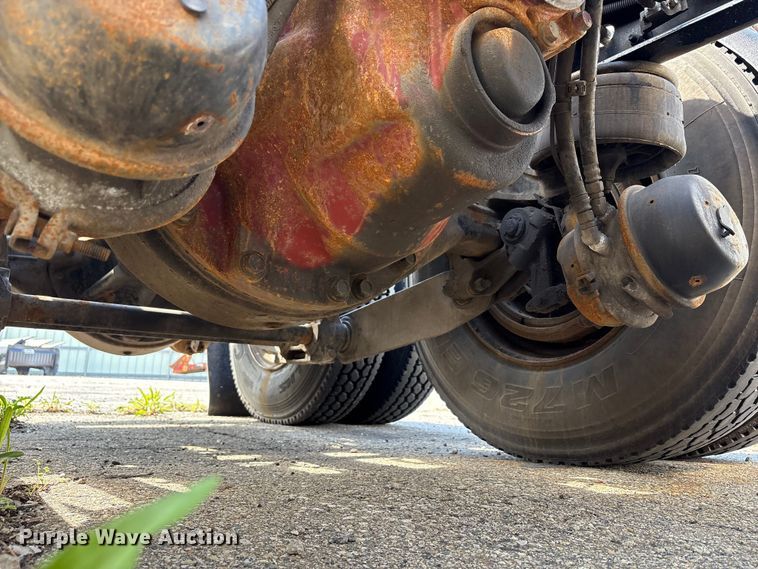 image for item YA3161 2015 Kenworth T880 semi truck