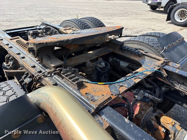 image for item YA3161 2015 Kenworth T880 semi truck