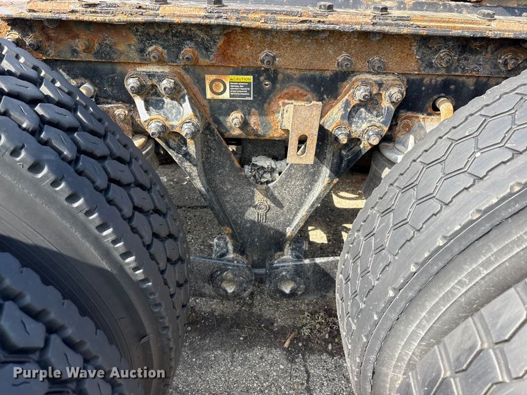 image for item YA3161 2015 Kenworth T880 semi truck