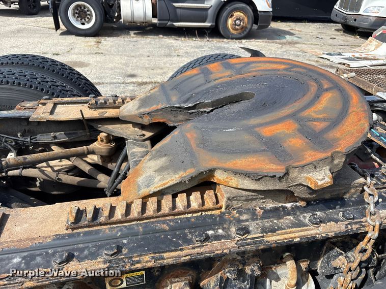 image for item YA3161 2015 Kenworth T880 semi truck