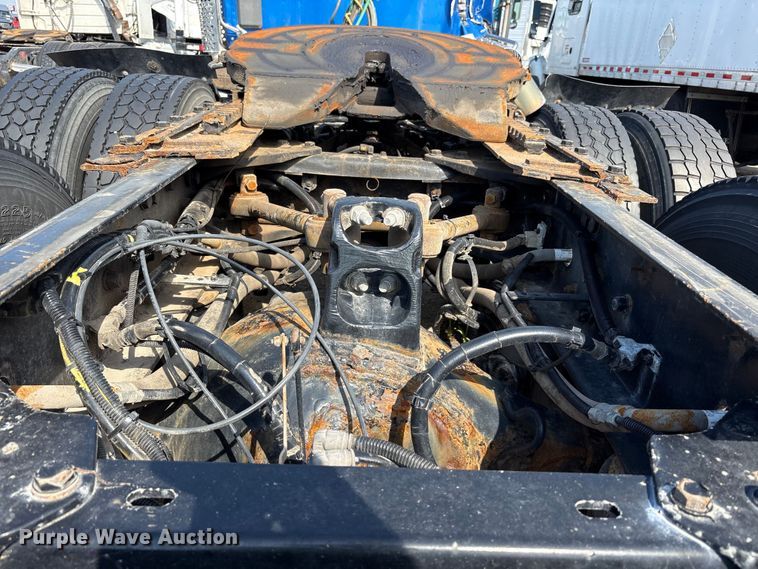 image for item YA3161 2015 Kenworth T880 semi truck