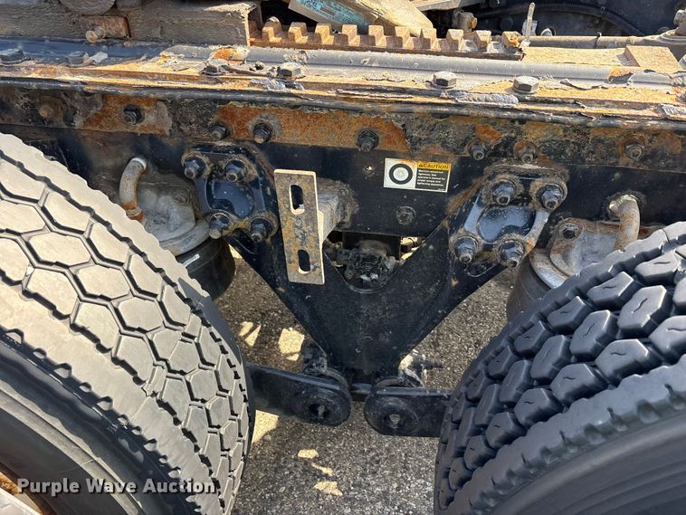 image for item YA3161 2015 Kenworth T880 semi truck