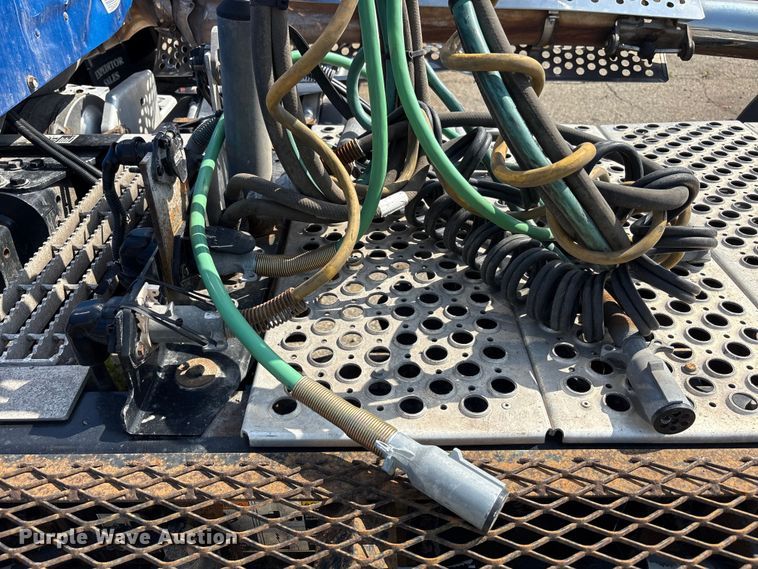 image for item YA3161 2015 Kenworth T880 semi truck