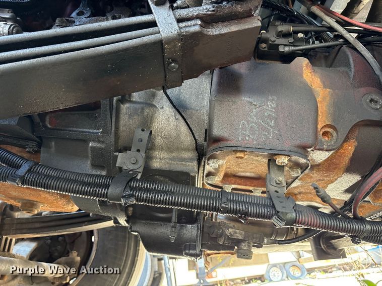 image for item YA3161 2015 Kenworth T880 semi truck