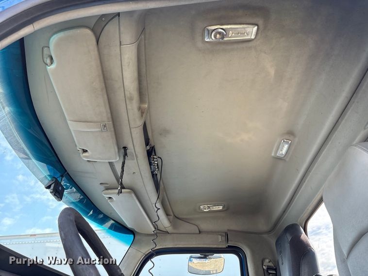 image for item YA3161 2015 Kenworth T880 semi truck