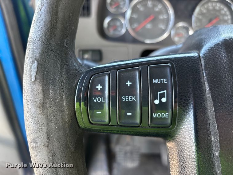 image for item YA3161 2015 Kenworth T880 semi truck