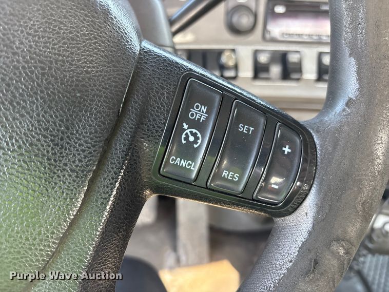 image for item YA3161 2015 Kenworth T880 semi truck