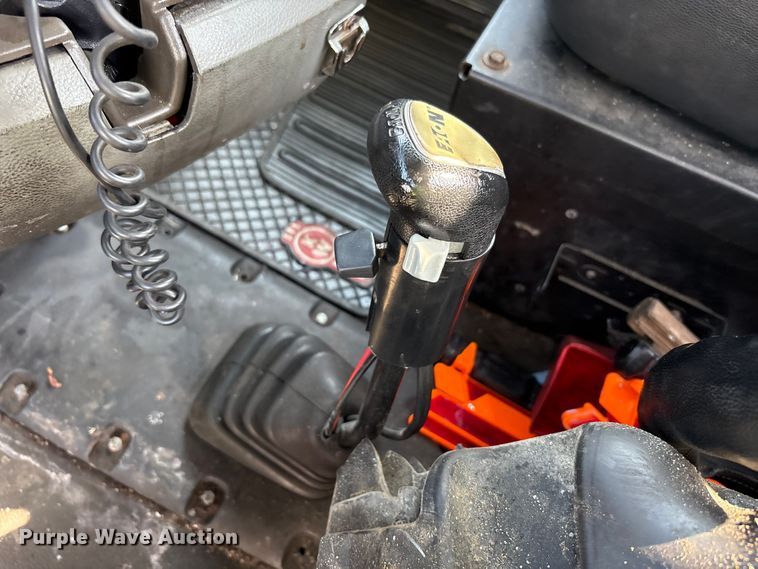 image for item YA3161 2015 Kenworth T880 semi truck