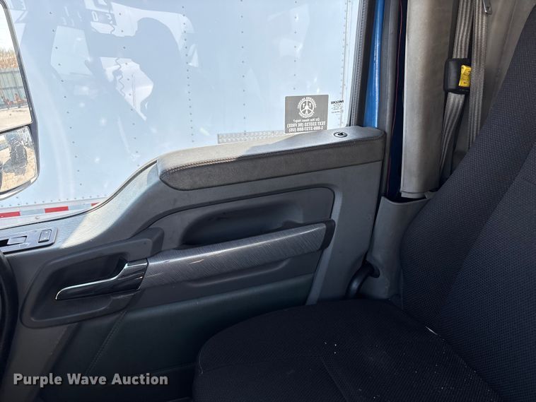 image for item YA3161 2015 Kenworth T880 semi truck