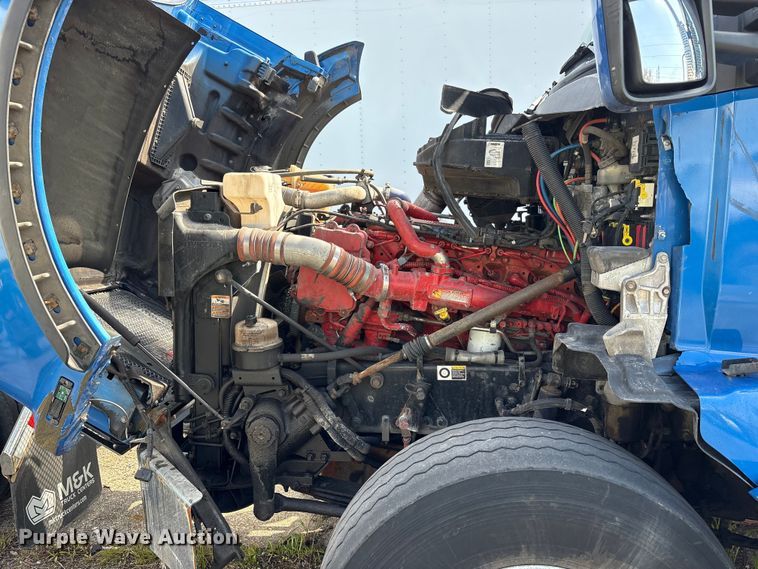 image for item YA3161 2015 Kenworth T880 semi truck