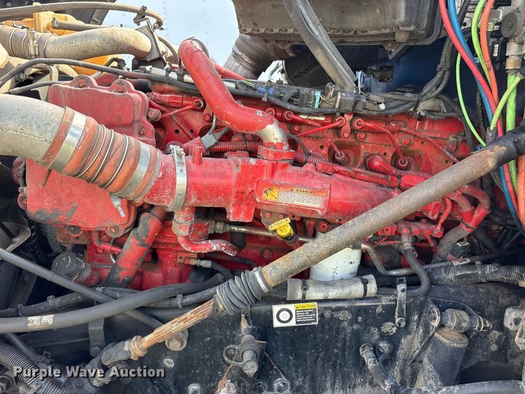 image for item YA3161 2015 Kenworth T880 semi truck