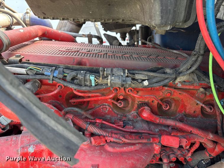 image for item YA3161 2015 Kenworth T880 semi truck