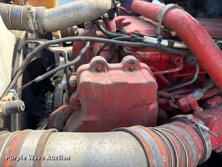 image for item YA3161 2015 Kenworth T880 semi truck