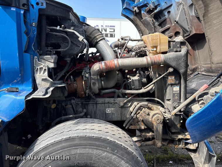 image for item YA3161 2015 Kenworth T880 semi truck