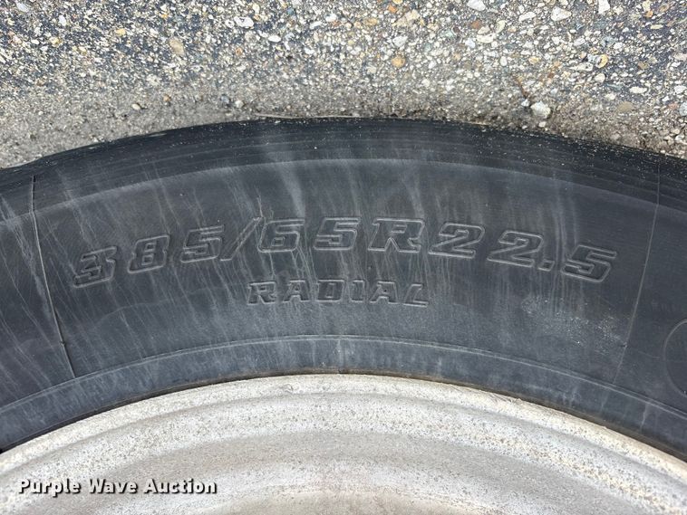 image for item YA3161 2015 Kenworth T880 semi truck