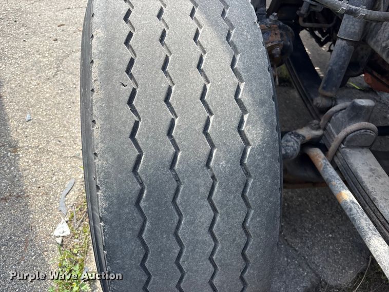 image for item YA3161 2015 Kenworth T880 semi truck