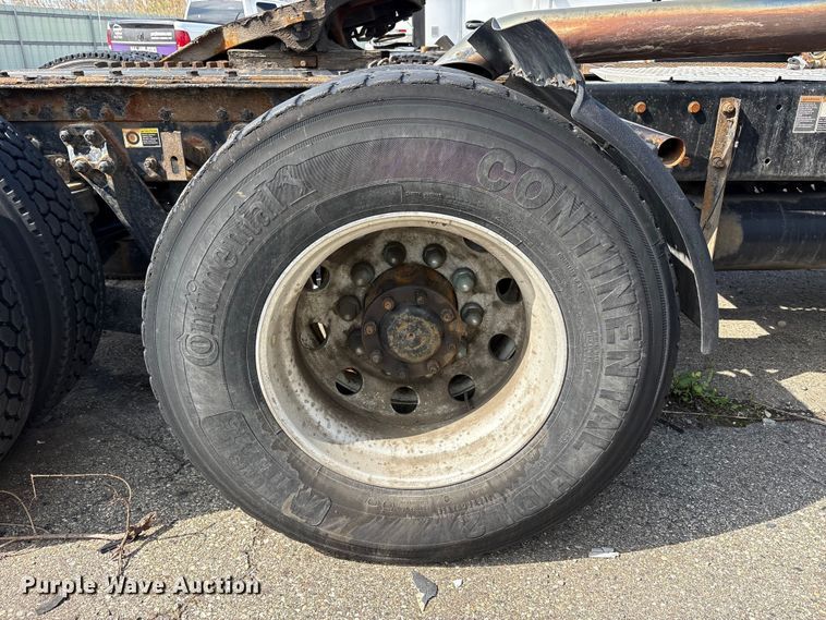 image for item YA3161 2015 Kenworth T880 semi truck