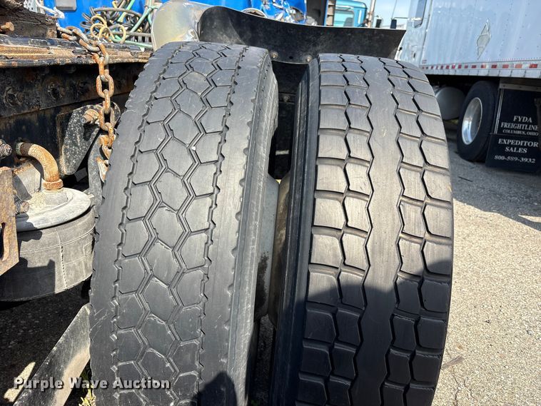 image for item YA3161 2015 Kenworth T880 semi truck