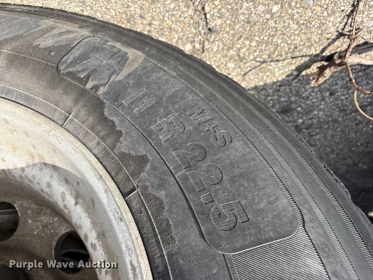 image for item YA3161 2015 Kenworth T880 semi truck